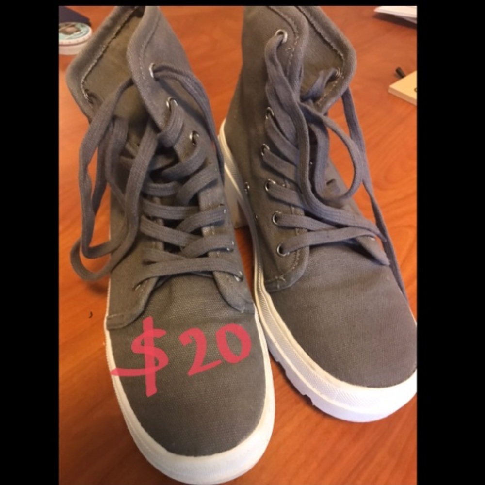 Shoes - Picture 2 of 6
